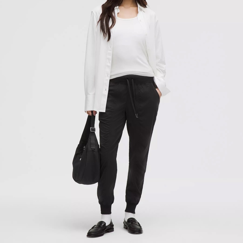 NWOT~Lululemon~Black Dance Studio Mid-Rise Jogger Full Length~Size 6